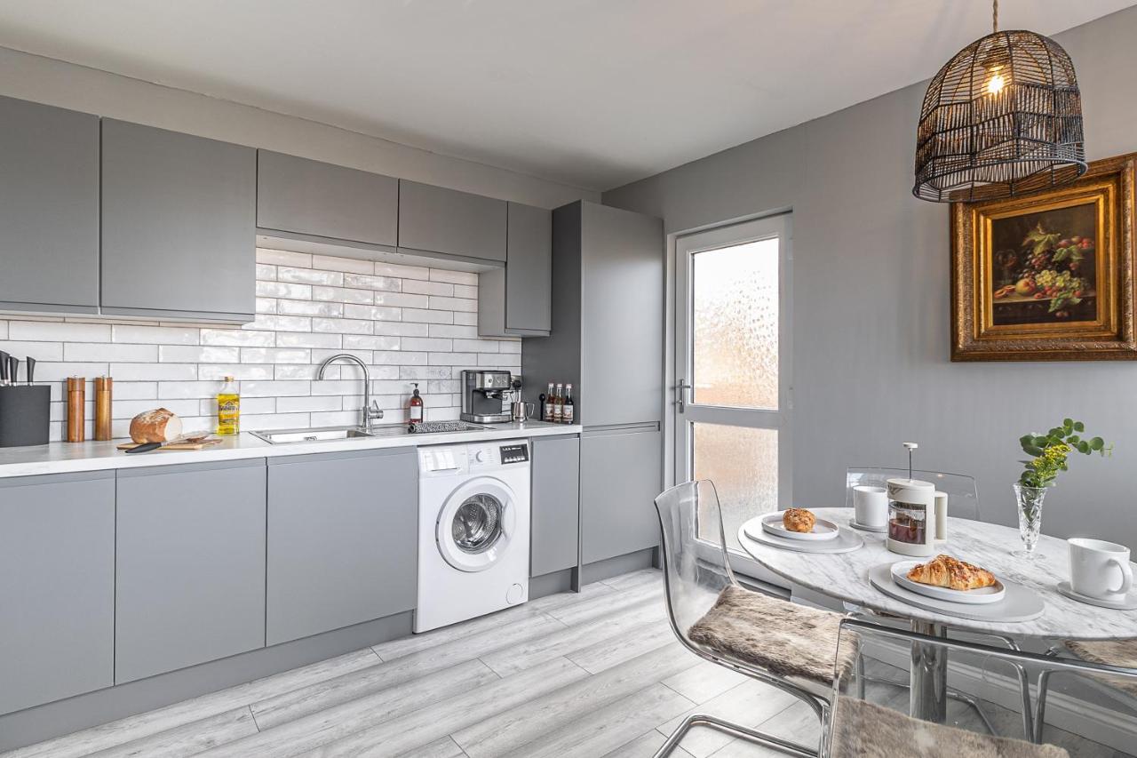 Crescent View Apartment سكرابورو المظهر الخارجي الصورة